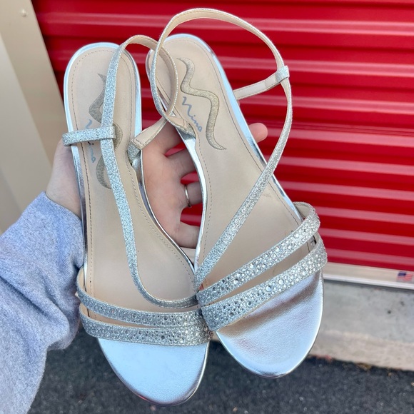 Nina Silver Kitten Heels Size 8.5 - Picture 3 of 6